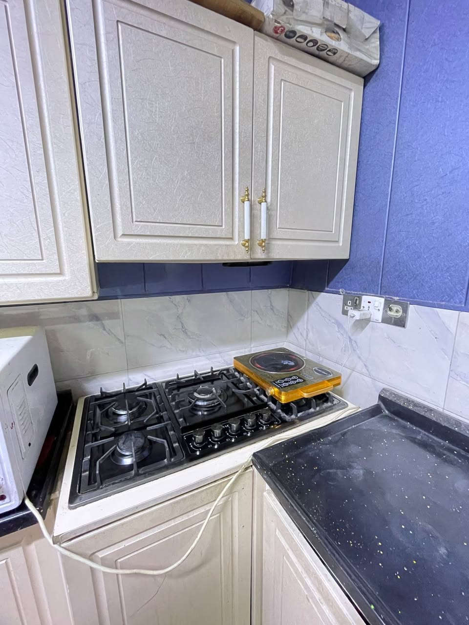 كاونتر  تركي درجه اولى🇹🇷. يحتوي على حوضين سنك للبيع 🔺 
مثل ماموضح بصور نضيف يحتاج فقط تعديل بسيط لسسك الجرارة وبراغي الباب  🔻
السعر 750 وبيه مجال بسيط🔵


**إذا كنت صاحب هذا الإعلان وتريد حذفه لأي سبب، رجاءا أرسل رسالة إلى الدعم الفني**