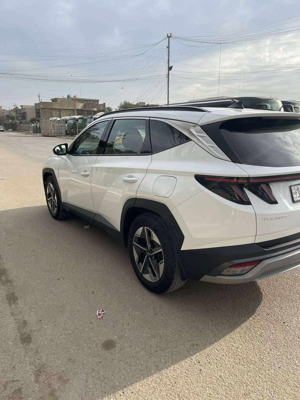 سلام عليكم توسان موديل 2024 شكل الجديد سياره فول مواصفات من عده بنراما فول الاخير 
6 كمرات 360 درجه 
كشنات كهرباء 
داخل سماكي 
ترحيب بصمه 
تشغيل عن بعد 
شاشه منتصله 
جنطه كهرباء و شاره ترحيب 
بصمه سياره سمارت 
رقم بغداد ثاني يوم التحويل 
سياره وارد كوري محرك 1600 تيربو محرك و كير كفاله 
تبديل جاملغ و الباب جهت اليمنه نفس ألون  
السعر 189$ و بيها مجال حق الجيه فقط 
عنوان سياره بغداد البلديات رقم الهاتف ***********
