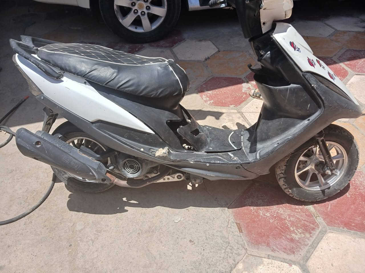 للبيع السعر ٢٥٠ جاهزه سلف وهندر كهربيات جديده    مكانه شارع ٨٠
***********
