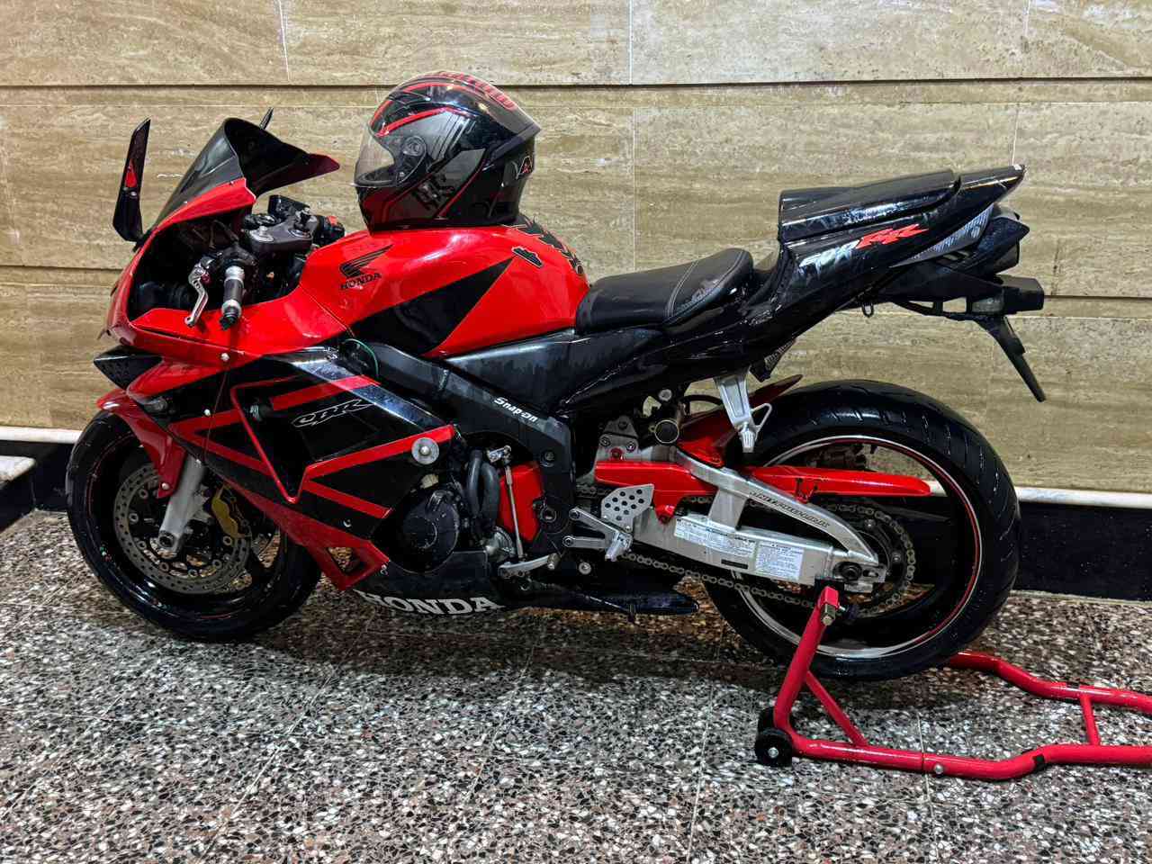 سلام عليكم حبايبي هوندا ارار دراجه نضيفه كير مكينه كفاله اوراق كامله  موديل الفين و4شراي يتصل***********
