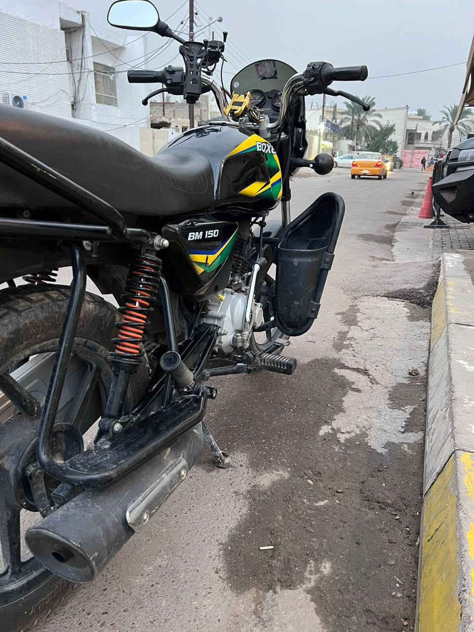 دراجه بوكسر موديل 2023 مرقم رقم بغداد رقم أنكليزي 
تحويلي ثاني يوم 
دراجه نضيفه مالك دخل بلصور 
المكان بغداد الحريه 
متواجد واتساب او اتصال ***********
السعر خاص
