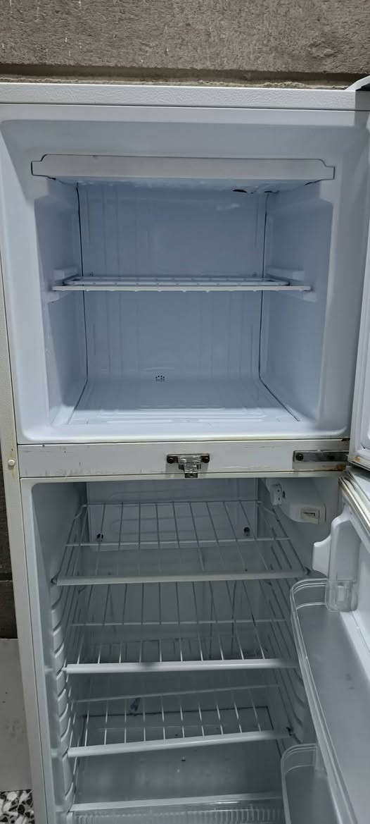 ثلاجه للبيع نضيفه كلش
كلش نضيفه ب150 شغاله


**إذا كنت صاحب هذا الإعلان وتريد حذفه لأي سبب، رجاءا أرسل رسالة إلى الدعم الفني**