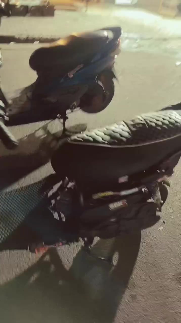 السلام عليكم سكنس فحل كابريتر للبيع عليها تزويد خفيف
1 مكينه 58 ونص✈️
2 كابريتر قفاز🔛 
3كلجات رياضي WH🫆
4 عدسه لون ازرك💙 
5 قايش RGS🖤
6بنزات RGS🖤 
7 صالنصه عدد 2 راضي حلزونيه +بلاديه💎 
8 يدات بريك كوسو 
9 وياله ابو نجمه ✨
كهربائيات كلها شغاله 
سعر 750 وبيها مجال حك الجيه عنواني بغداد 
***********
