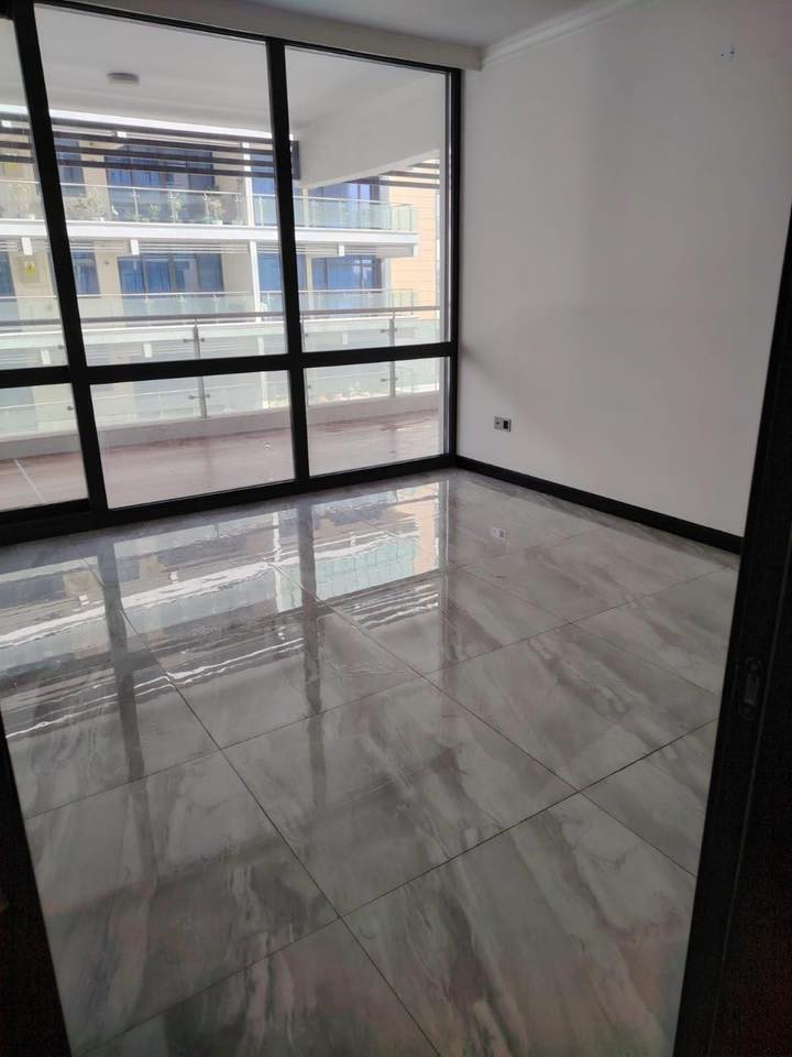 شقة للبيع في بوابة العراق عمارة ١٧ ط ٣ مساحة٢٢٨ م  إطلالة البوليفارد  ٣ غرف نوم ٢ حمام    مع مخزن و لوندري السعر المطلوب ٣٥ دفتر للتواصل ***********
