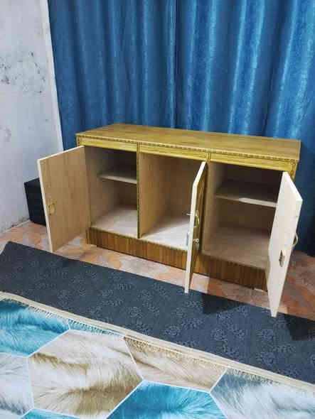 بوفيه جديده حطاطه ما مستخدمه متره ونص للبيع السعر 110 بعقوبه التحرير الرقم ***********
