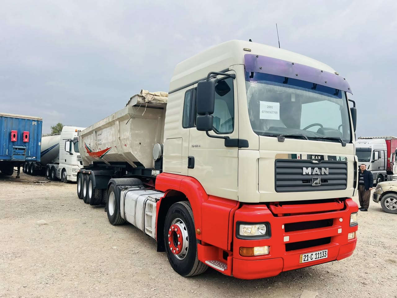 السلام عليكم ورحمة الله وبركاتة
مان 2002 تيكة للبيع راس و عربانة 
حجم المكينة 410 كير اوتوماتيك 
رقم سنوية وبراد وهزه كله جديد
مربوط عربانه (3) دناكير تخم تاير 
السيارة اي نقص مابيها جاهزة للعمل 
سعرها 225 ورقه دفترين وخمس عشرين ورقه 
وبي مجال للشراي 
رقم الهاتف : ***********
