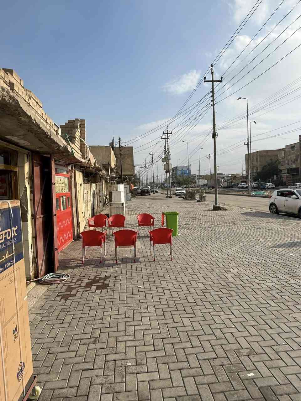 1. البيت البيع قديم او يعتبر قطعه ارض
2.الموقع ٥ميل ع شارع تجاري ٥٠متر 

3.المساحه ٣٠٦متر الواجهه ١٧ونص ونزال ١٧ونص 

٤.يحتوي ع ٦محلات موجرات وبيت مخزن هم مؤجر 

5.البيت بيه معامله طابو ع قرار ٢٠

٦.السعر مال البيت ٧٠٠مليون وقابل التفاوض 

٧.التواصل ع ارقام موجوده ***********

***********
