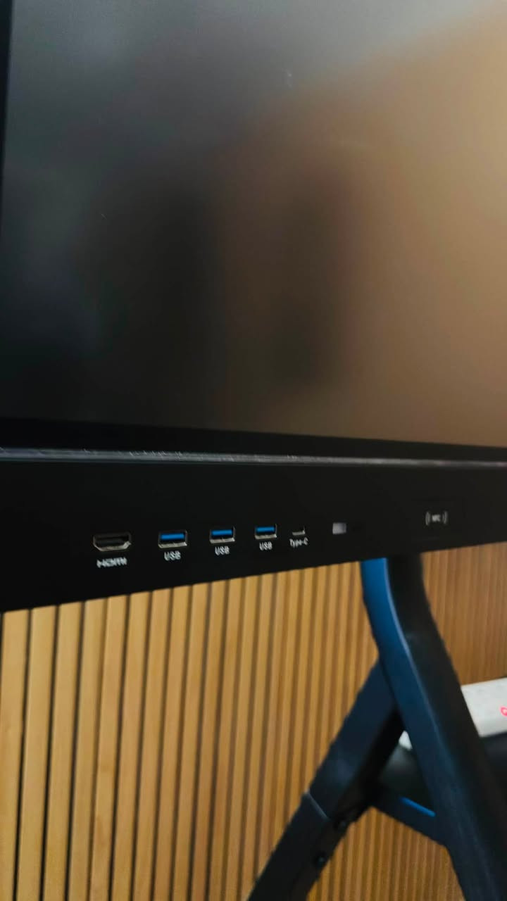 شاشة ذكية كارتون. نوع هيك فشن 
موديل ٢٦
قياس ٨٦انج مع استاند ثقيل متحرك وثابت للبيع 

 هيكفشن الرسمية، موديل DS-D5B86RB/EL يأتي بشاشة 86-inch 4K بدقة 3840×2160، زجاج مضاد للوهج، نظام Android مع Windows اختياري عبر OPS، ويدعم حتى 40 نقطة لمس. كما تذكر المواصفات الرسمية لهذا الإصدار: سطوع 400 cd/m²، ذاكرة 8GB RAM، تخزين 64GB، سماعات 2×20W، ووزن صافي حوالي 59.7 كغم.
السعر خاص


**إذا كنت صاحب هذا الإعلان وتريد حذفه لأي سبب، رجاءا أرسل رسالة إلى الدعم الفني**