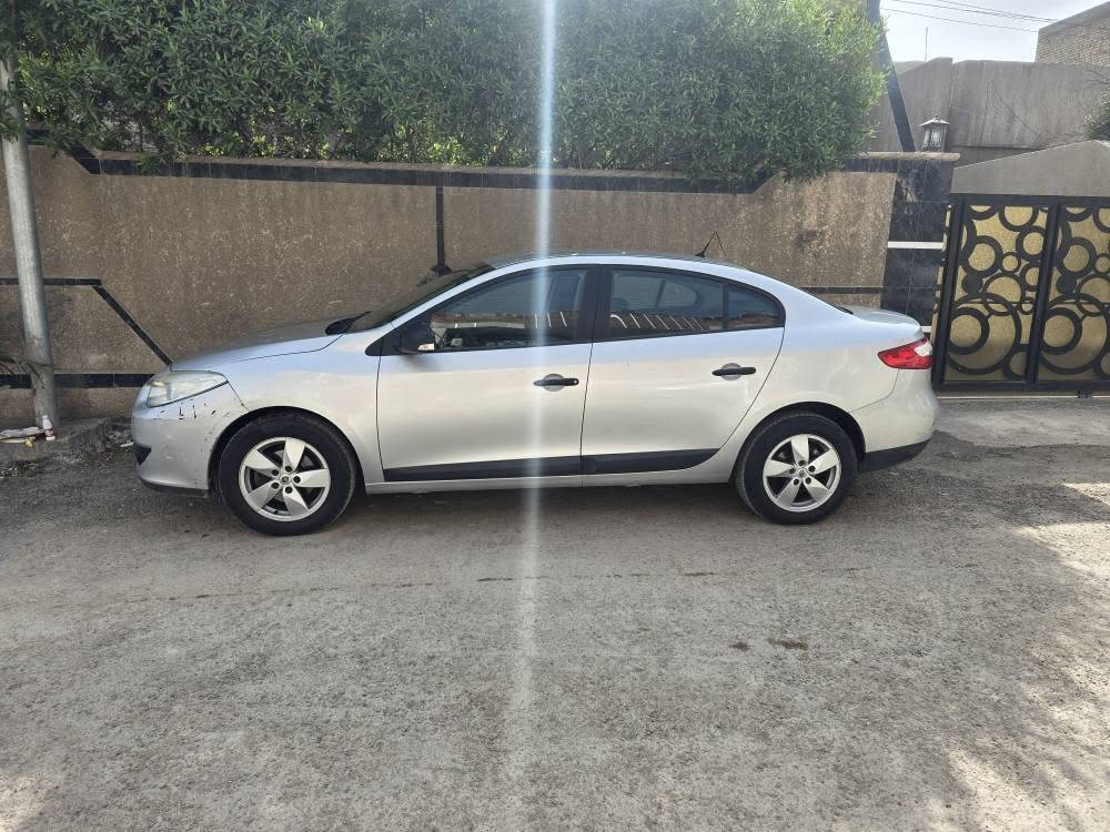 للبيع رينو فلونس جديده مال شركه العامه
موديل 2013 ماشيه ٢٥ كم فقط
بالنسبه الموديلها تعتبر زيرو
محرك قبغ اصفر المرغوب 
يجي كير atf
كفاله من كلشي فقط بيها الجاملغ الخلفي 
طخه على وضعها ممصلحه
على ايد وحده من الشركه
رقم بغداد الجديد 
هزه جديده
مكان السياره بغداد المشتل 
السعر 78
للاستفسار 
***********
*********** بغداد, العراق
