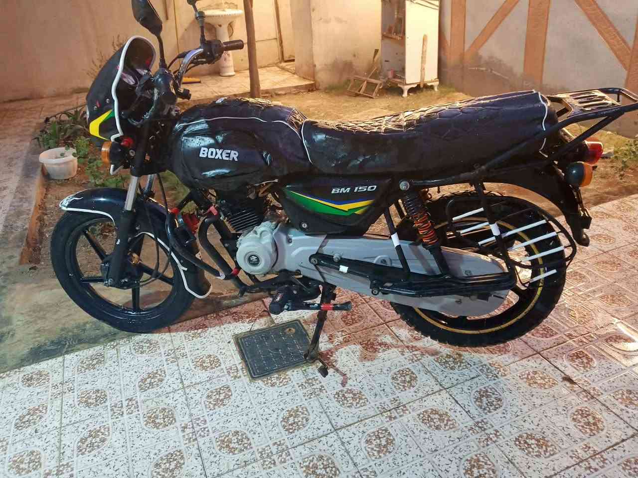 السلام عليكم بوكسر  للبيع موديل20اوراق كامله

الدراجه بيها نقوصات بسيطه السعر 900وبيها مجال

 مكاني تقاطع القدس للاستفسار ***********
