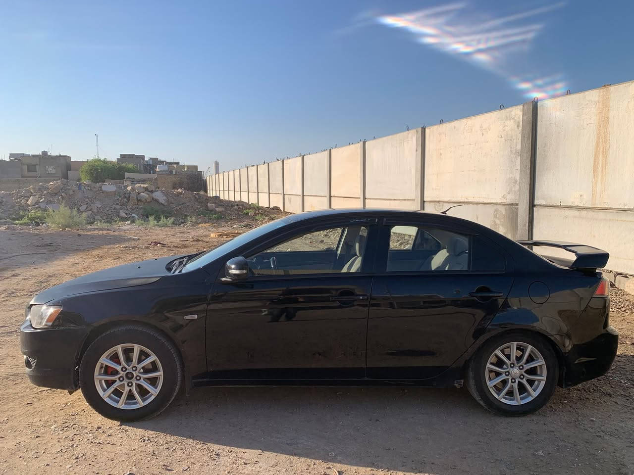 لانسر قرش ٢٠١٦ خليجي 
بنيد مبدل و بيها باردات خفيفات
كمبريسر و راديتر و فريز جدد منظومه كامله جديدة
صدر امامي جديد
ادامة جديدة للسيارة بلكات ونوزلات و مجاول
السيارة بيها منظومه غاز  
السيارة خير من الله 
بأسمي تحويل ثاني يوم 
سعر السيارة ٨٥ وبيها مجال
مكان السيارة الغزاليه 
***********
