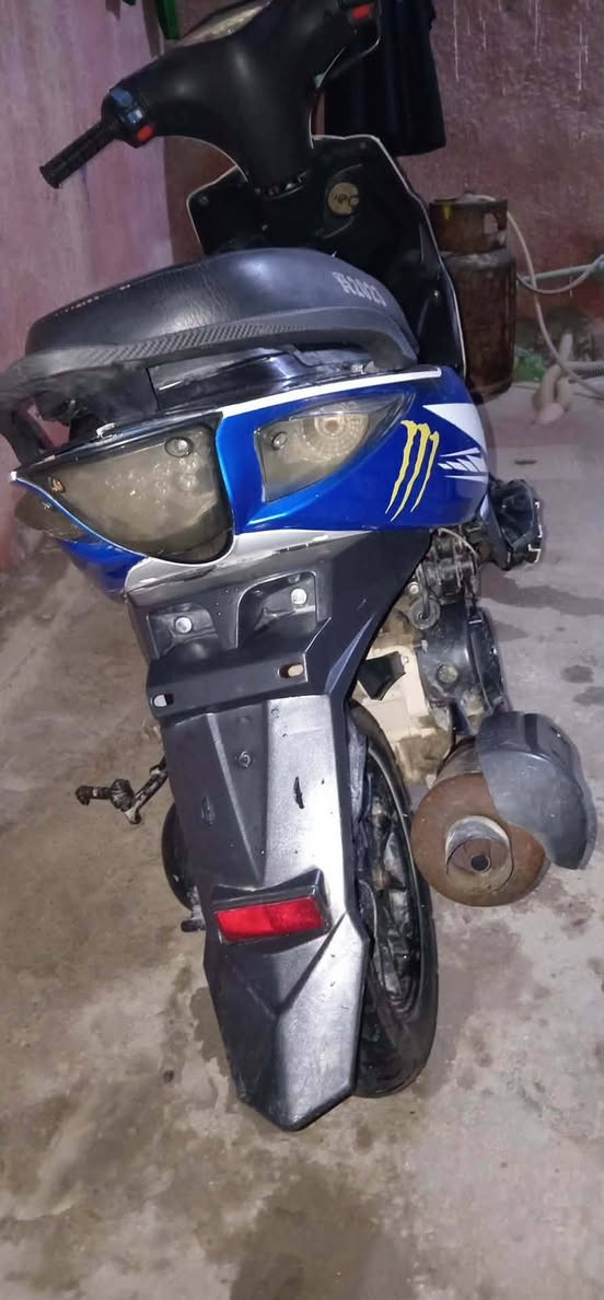 السلام عليكم دراجه  اف اس (fs) دراجه كامله كلها شغاله نقصها شوته دراجه ماناقصه شي كفرات بلادي  مكاني/ بابل شارع 80 كربلاء  للتواصل: *********** السعر /300 وبيها مجال حق الجيه
