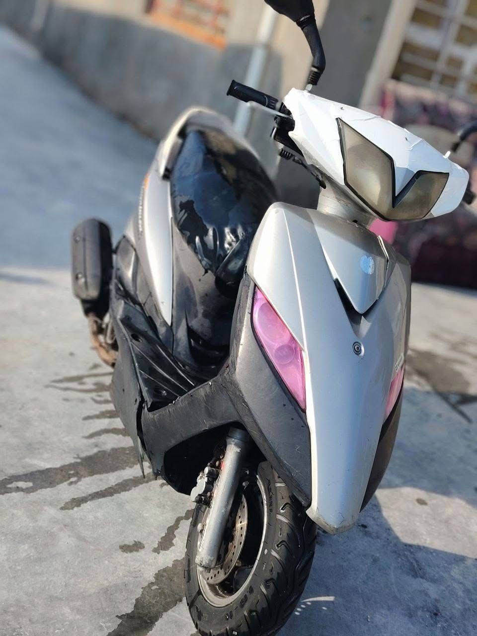 ابيع لدراجه طافيه ماعرف شبيه بس كهربائياته كله شقاله ولدراجه بضيفه مشل ما موضح بل صور مكاني لتاجي منشئت نصر *********** وبي واتساب
