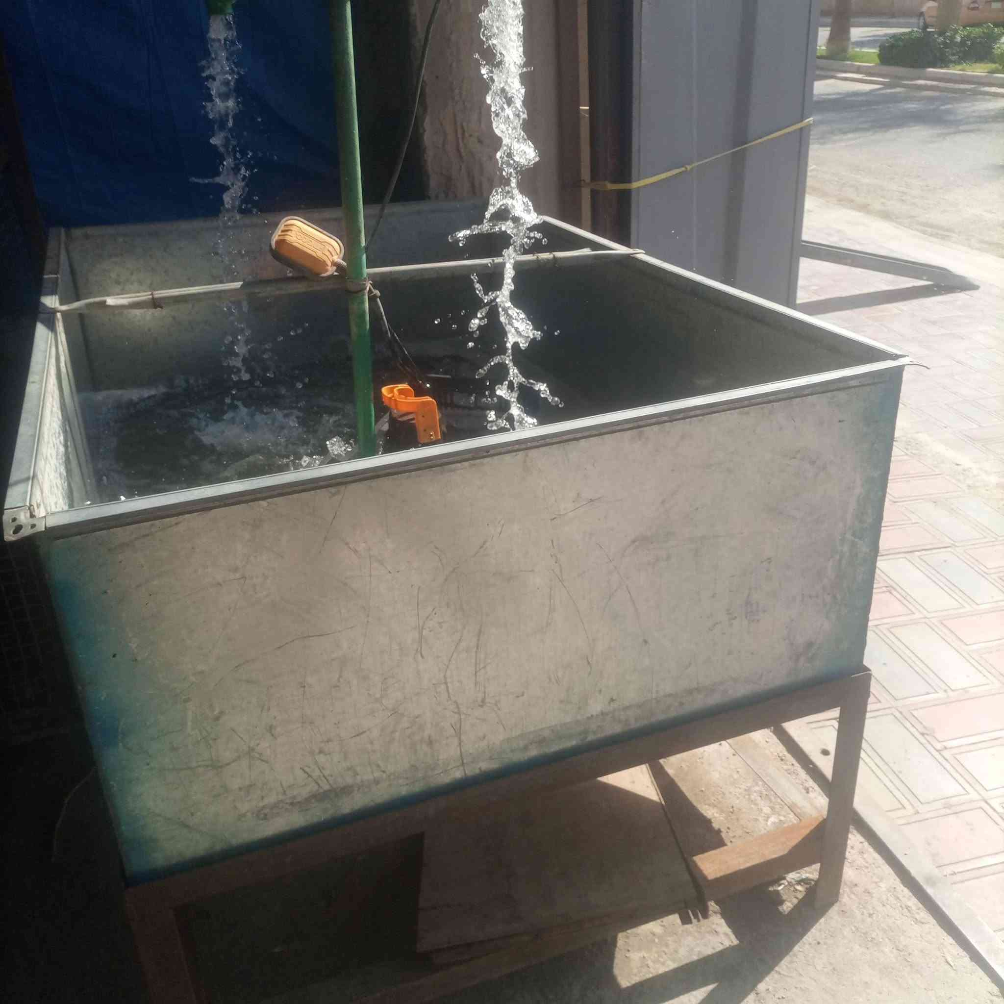 غراض محل دجاج وسمك للبيع بسعر مناسب 
للستفسار ‏‪***********‬‏
