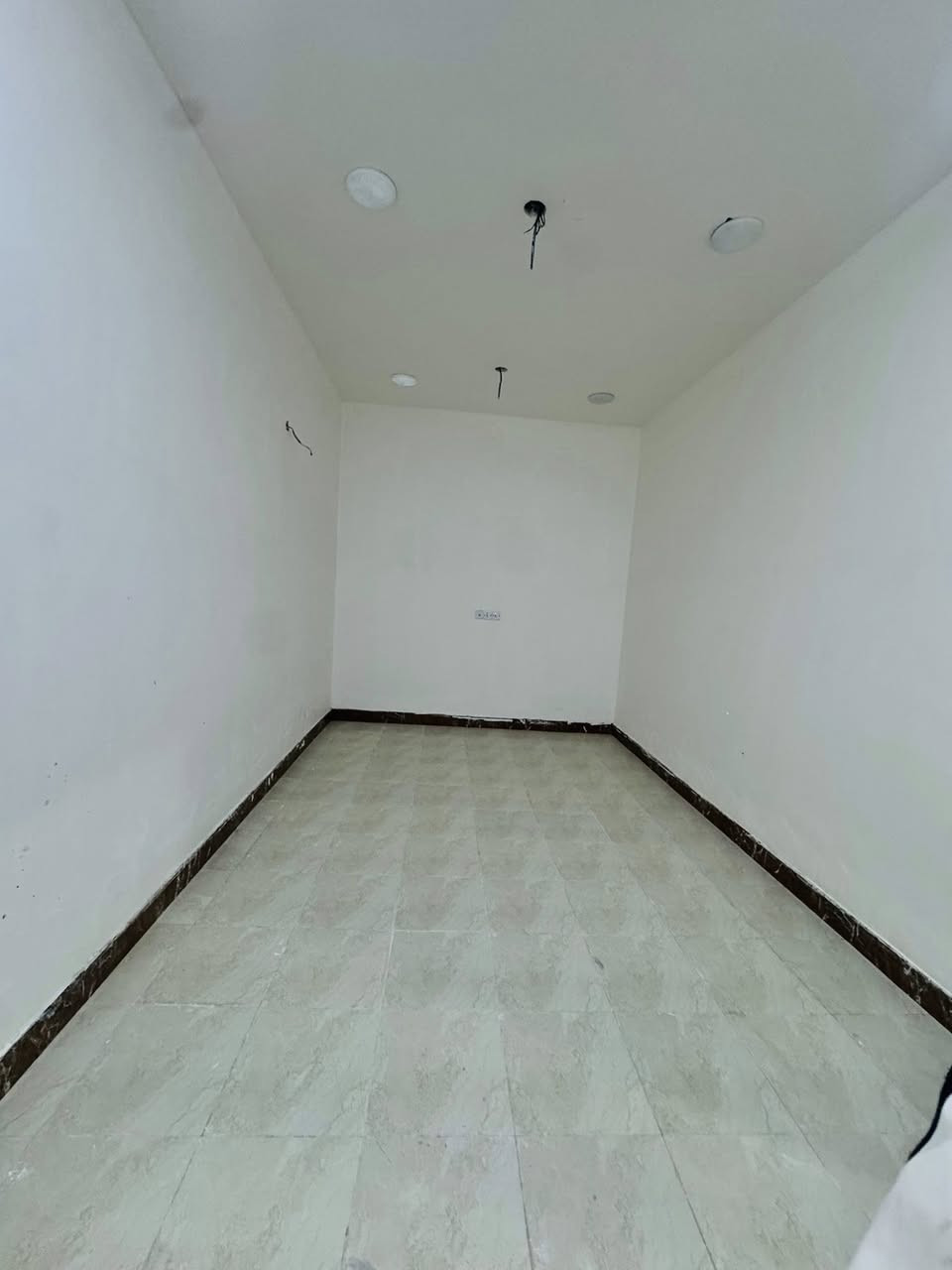 يوجد مشتملات للإيجار الفلوجة حي اجبيل بناء حديث ما مسكون طابق ونص غرفتين نوم وصالة واستقبال ومطبخ وحمام وحديقة وكراج بدل ايجار ٢٥٠ الف *********** 📞***********
