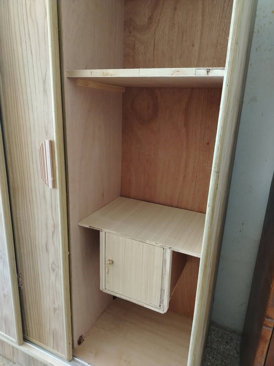 تم وصول وجبت كناتير سلايت صاج مع قاصة داخلية في الكنتور بعقوبة كاطون شارع أبو رباح مجاور مرطبات السيد *********** مزاد ابو كرار الغريباوي
