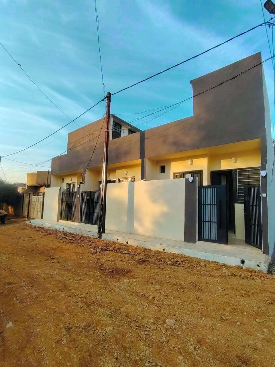 #ثلاث_دور_للبيع_للبيع
الموقع حي الانتصار خلف المستوصف

مساحه كل دار 50 متر

متكون من غرفه نوم وهول ومطبخ واستقبال وصحيات وبيتونه

سند طابو الزهور شرط التحويل ملك صرف

اتجاه قبله 🕋

بناء حديث 2025 زيرو

استلام فوري

للتواصل والاستفسار الاتصال

***********بي وتساب ابو مصطفى النمراوي 

*********** بي وتساب ابوحيدر النمراوي
