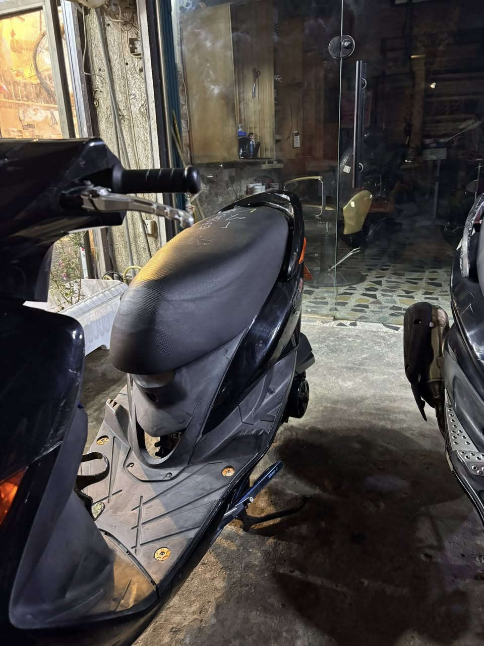 سلام عليكم حبايب ثعلب متروسه غراض للبيع فقط
١/كور هيرتو 
٢/بوشته ممعروفه 
٣/كابريتر عكس حلك جبير 
٤/كلجات رياضي ماركه قويه 
٥/صلنصه وزه أخطبوط 
٦/دشبول جي تي ار 
٧/قاعده رقم 
٨هاوزن مشمشي 
٩/ويل مشيف 
١٠/صدر او فج وفلنجه 
١١/قباقه كور 
١٢/قطره دهن 
١٣/قطره اكسل 
١٤/اشاير مشمشيه 
١٥/بك لايت خليه 
١٦/دبل خلفي كرزي 
١٧/قبق فلاوين 
١٨/قبق شاصي او كبات كاعيه 
١٩/يدات بريك 
٢٠/سلف رياضي جبير 
٢١/بيه براغي خير من الله 
٢٢/قبق بانزين قرش 
٢٣/عقل 
شباب الدراجه خير من الله تجي وشوف بعينك سعره خاص عنواني بغداد الكريعات قرب أسواق جوهر رقمي ***********
تحياتي للكروب🤍
