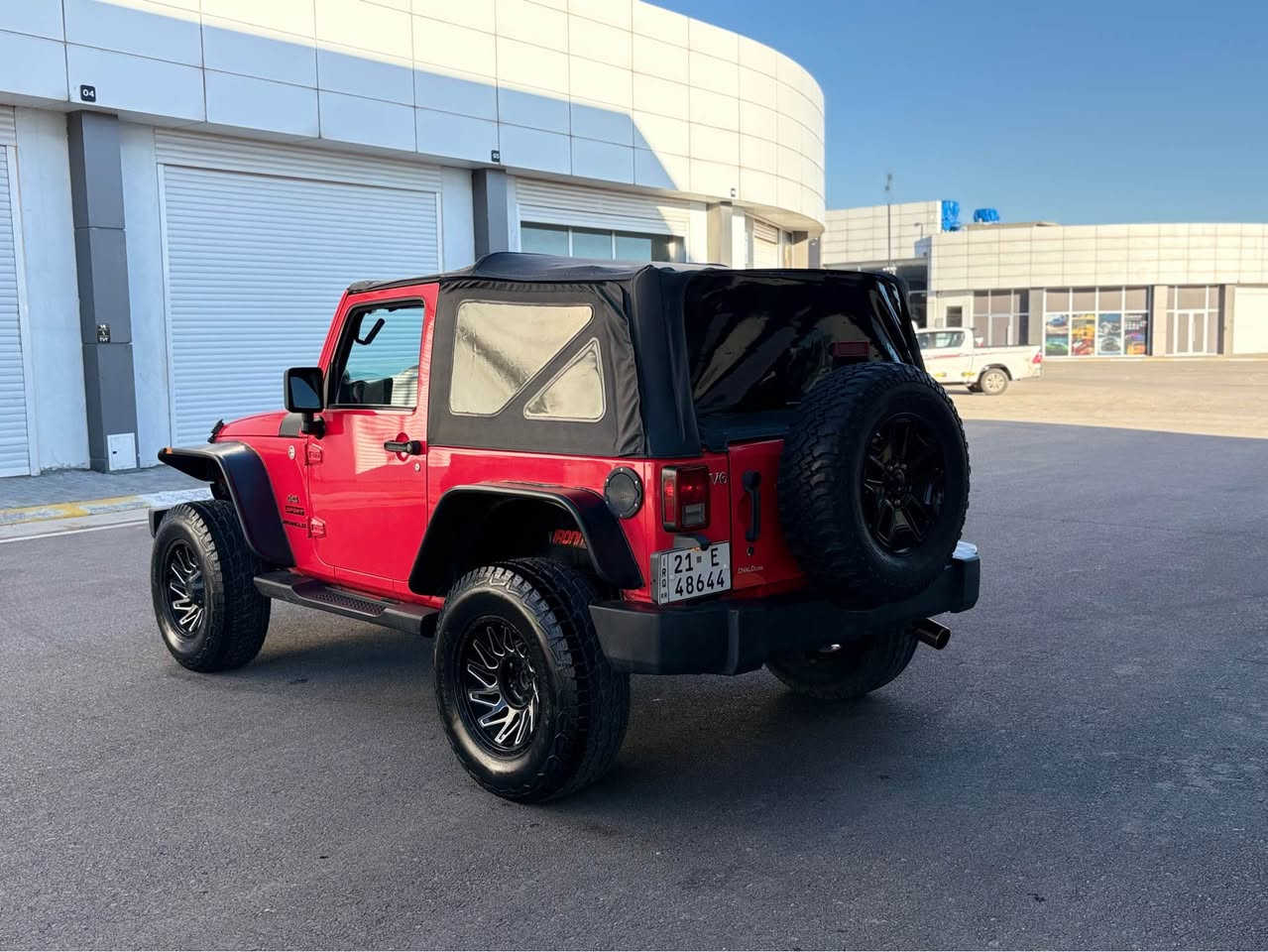 jeep wrangler 2013 
مۆدێل ٢٠١٣ خلیجی سفری شه‌ریكه گێر عادی كه‌شف‌ بێ بۆیاخ بێ سارد بێ شوخوت بێ چاڵ بێ ده‌عم و كراوه‌ سه‌یاره‌كه‌ وه‌ك سفر وایه زۆۆر تازه‌یه‌ مه‌كینه‌ی نه‌كراوه‌ته‌وه‌ تایه‌ی تازه‌ سه‌نه‌وی تازه‌ بێ ته‌قه‌و ره‌قه‌ دینارێ مه‌سره‌فی تیا نیه‌ مه‌كینه‌ی ٣.٦ مه‌رخوب به‌ ناوی خۆمانه‌وه‌یه‌ 
نرخ:١٣٢ مه‌جال
***********
*********** السليمانية, العراق
