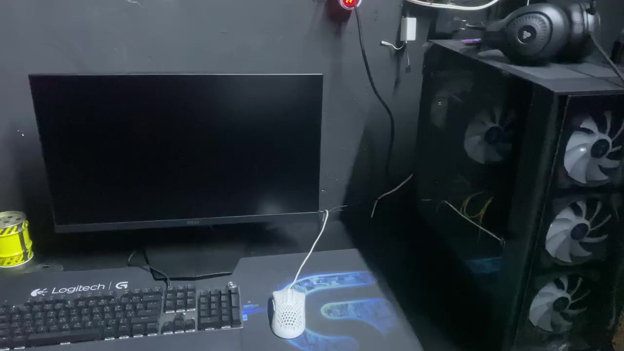 للبيع أخو الجديد تقريباً مُستخدمة فعلياً فقط شهرين
المواصفات

• CPU: Intel Core i5-13400F
 • GPU: RX 6700 XT (XFX)
 • Motherboard: ASUS Prime H610
 • RAM: 16 GB T-Force 3600
 • SSD: M.2 512 GB (Bullet)
 • PSU: 650 W Darkflash
 • CPU Cooler: ARCTIC AC400
 • Case: Darkflash
 • Monitor: MSI 1080 p 180 Hz IPS
 • Peripherals: Headset Fantech HG25, Keyboard        
Aula Blue switch, Mouse Redragon Cobra
مع UBS ONLINE FARBBAR يوبس اس فاربر اخو الجديد
مع كراتين القطع والكيس والشاشة والضمانات

 🥇السعر خاص او واتساب ***********
