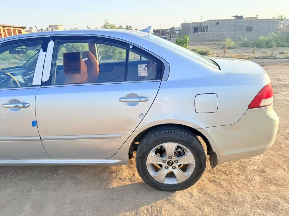 خليجي ٢٠٠٩ فول موصفات عدا البصمه 
محرك ٢٠٠٠ دوش نظيف لا تبخير ولا تنقيص
كير جديد صار شهر من شديته 
حدادية جديده 
طخم تاير جديد وحتى السبير هم جديد 
السونار مرفق بالمنشور 
كهربائيات شغاله كلها 
سياره جاهزه 
بأسمي 
السعر ٩٥ قابل للتفاوض 

العنوان قضاء الغراف 

***********
