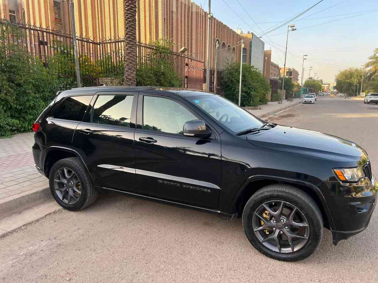 السلام عليكم للبيع جيب ثمانينيه السيارة فول 1/1 
موديل 2021 ماشيه 42000mi 
مكان السياره شارع فلسطين 
*********** السعر 22,500$ بيها مجال 
او المراوس حسب القناعة . وارد امريكي وعندي صور الحادث وسونار .

