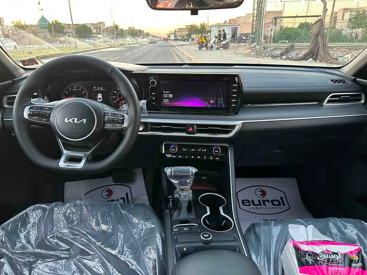 مرحبا حبايبي هاي كيه كي فايف وارد امريكي  جتي لاين مكينه ١٦٠٠تيربو مابيهة حادث مجرد حرك ٣ قطع يعني بجم كبس وكلهة ابلاديه مجرد صبغ محترك ولحرك خارجي ماكو داخلي السياره جديده جدا ومامتعوبه عل ايدنه من امريكه مناقصهة برغي 
الموديل ٢٣ المشي ٣٠ السعر ١٣٥ وهاذ رقمي ***********
