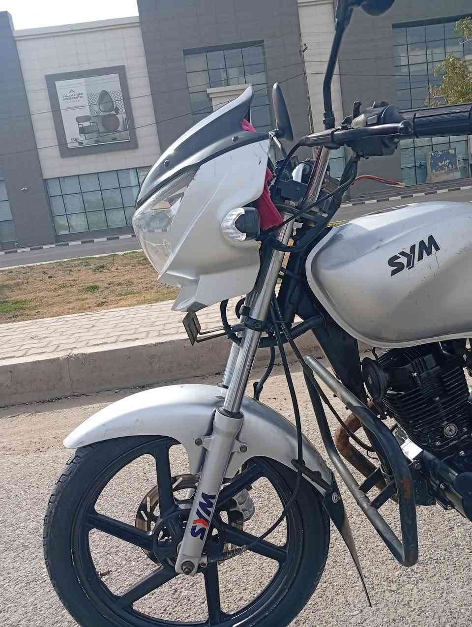 سلام عليكم دراجه سايم موديل 2020 
دراجه بلاديه شركه مكمرك اوراق كامله 
سعر مليون و100بيها مجال بسيط
للاستفسار ***********
