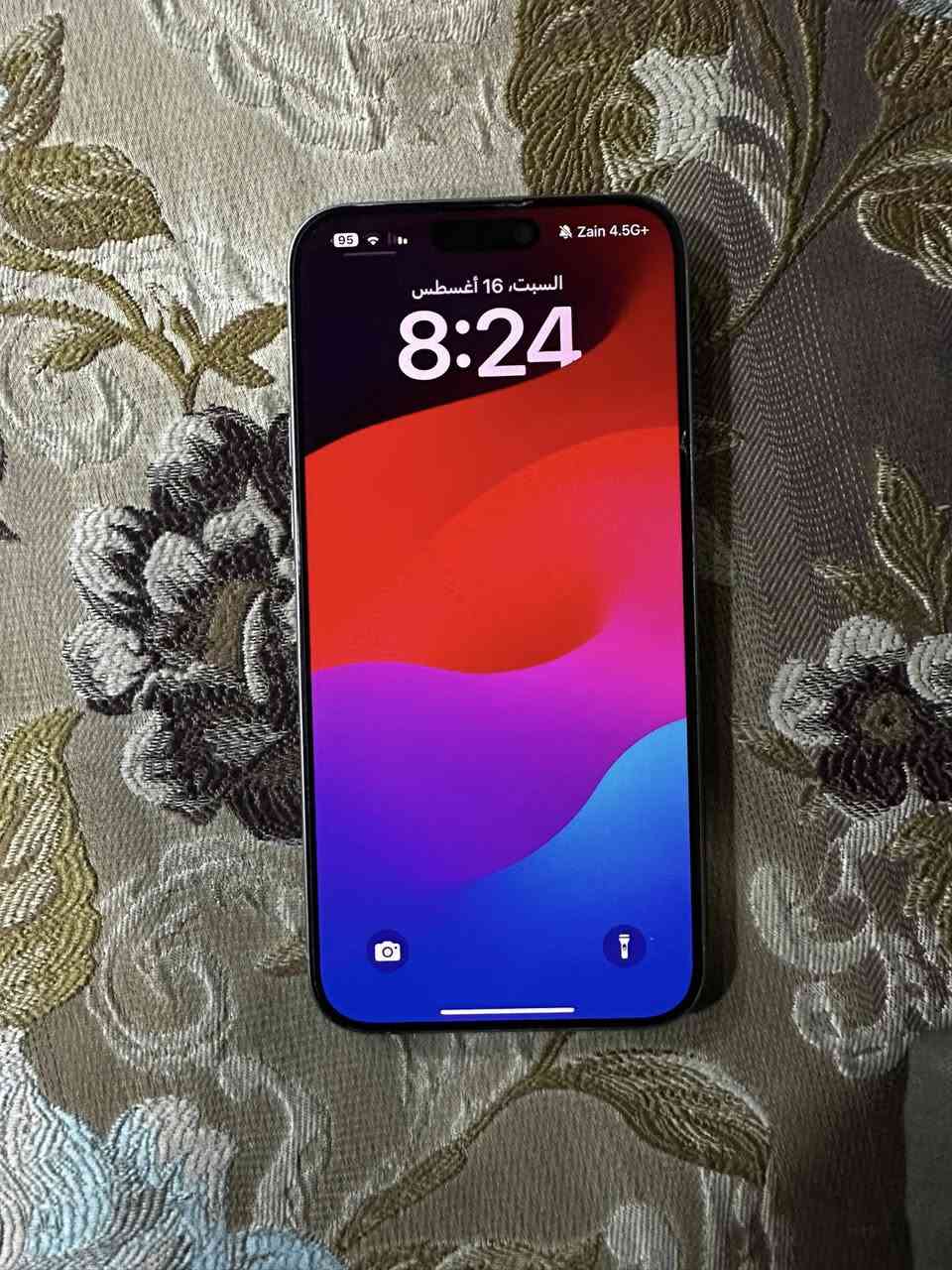 السلام عليكم 
عندي آيفون 15 برو ماكس تيتانيوم نضيف جداً استخدام شخصي حتا وصل الشراء عندي مكفول ما مفتوح ولا مصلح كارتونه موجود بطاريه 88 ذاكرته 256 الجهاز نضيف جداً السعر مليون و100 وبي مجال بسيط ***********
