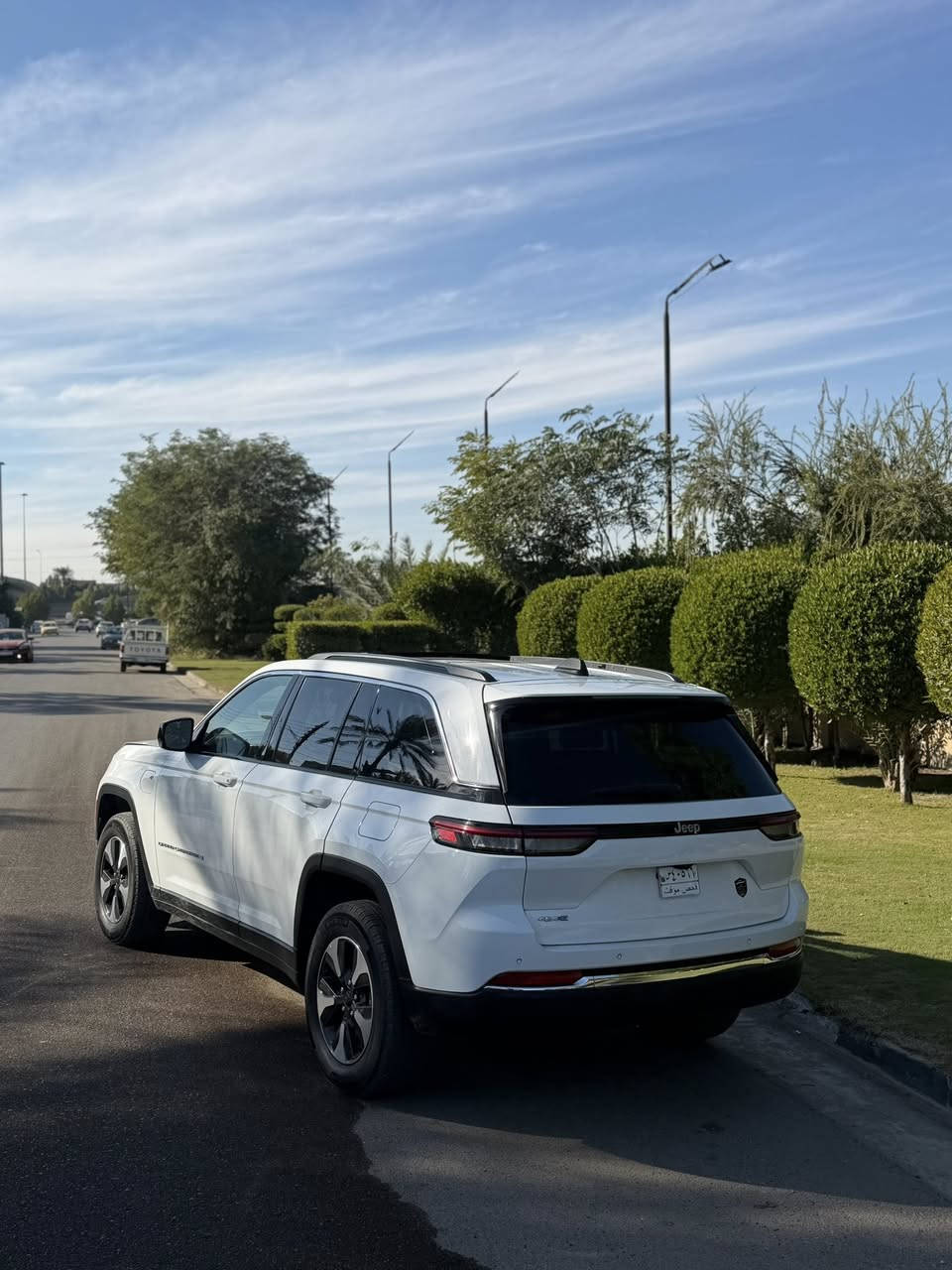 السلام عليكم جيب كراند شيروكي 4XE 2024 وارد امريكي ابيض  لمتيد فول سياره
Jeep Grand Cherokee 4Xe 2024 المكينه : 2000  تيربو + هايبرد + بلك ان 
المسافة المقطوعة : 40 الف 
الضرر : فقط طعجه بالبنيد بدون ايرباك 
حالة الايرباك : سليم مطاك ولا ايرباك
#مواصفاتها
1.شاشه 
2.بصمه
3. تشغيل عن بعد
4.دمام خلفي
5.كشنات جلد
6.كشن السايق ميمري
7.كشنات كهرباء
8.صندوك كهرباء
9.حساسات خلفيه
10. قطع تبريد 
11.اشاير بالمري
12.رادار امامي
13.رادارات 360
14.ثلاث وضعيات قياده
15. بنوراما فتحتين
16. كير ماوس
17. نظام منحدرات
18. هيترات بالكشنات 
19.ويل كب كروم
20.لايتات لد
21.بكلايت لد
22.كشافات
23.بصمة ابواب
فول مواصفات 1/1 تحويل ثاني يوم
#السعر : 31500  
تفاصيل اكثر هذا رقمي 
*********** او ***********
مكاني بغداد حي الجامعه شارع الربيع

