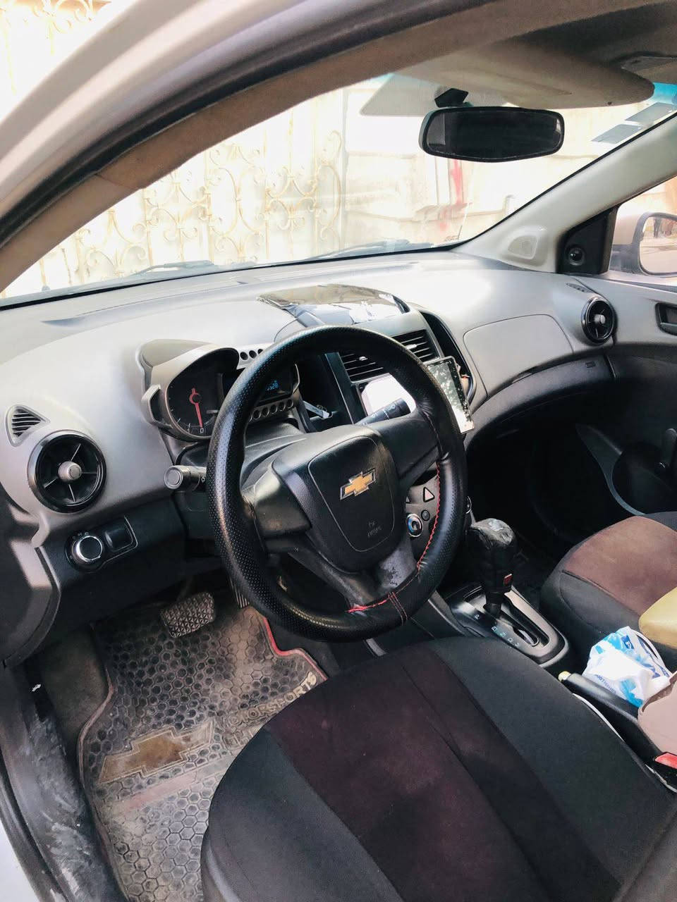 السلام عليكم شوفرليت سونك للبيع لون رصاصي وارد خليجي سياره بيها فقط جراد وبيها صوت رواجز  اول متشتغل كير تبريد تدفئه كهربائيات كله شركه محرك ناعم يخبل سياره جديده مناقصها كلشي لاصدر لاشي كلشي ادامه مسويلها من كلشي بدون ضربه مكانها بغداد المنصور الداودي السعر ٥٢ وبيها مجال ***********
