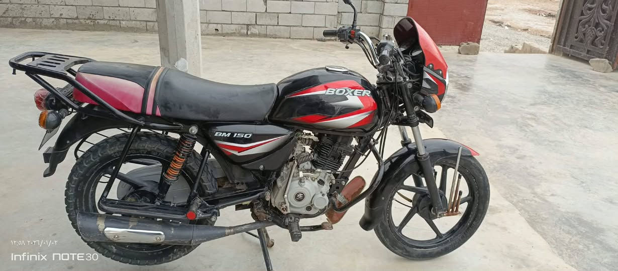 سلام عليكم بوكسر للبيع موديل ٢١ اوراق كاملا مكينه بلاديه ممفتوحه خير من الله تجي تكلب وشوف مكان الخالص جيزاني الچول السعر مليون او ١٠٠ او بي مجال ***********
