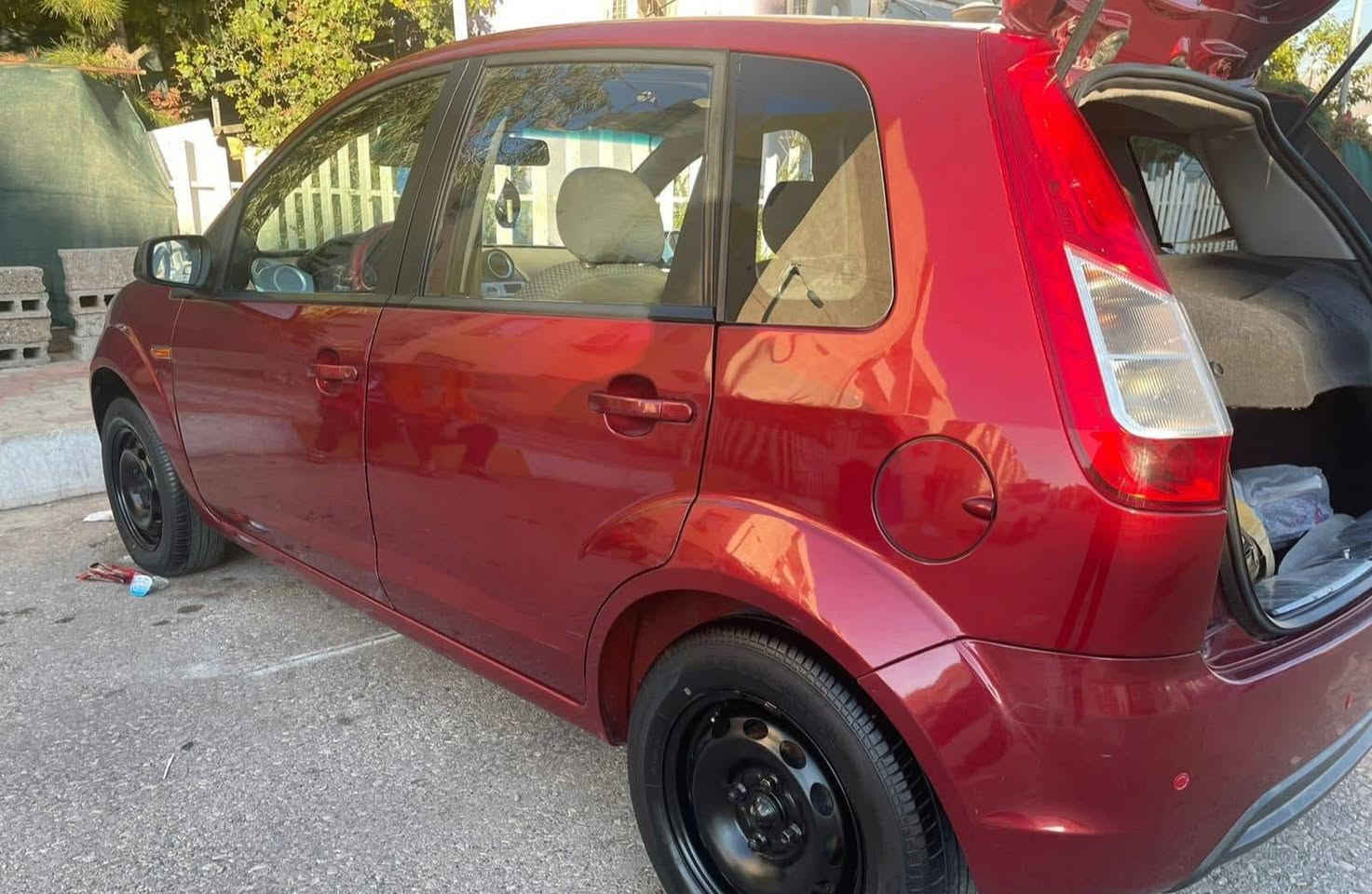 فۆرد فیگۆ 2015 گێڕ ئۆتۆماتیك ڕەنگ ماڕۆنی
٦ پارچەی بۆیاخە بێ ئەوەی 
چەكوشی پێوە بێت پێشو دوای هیچی نیە 
سەقفی بۆیاخ نیە هیچ دەعمو قرچی نیە
گێڕو مەكینە و كارەبای و 
تەقەو ڕەقە بەشەرت
تازە مەكینەی گۆڕاوە
ساردی و گەرمی بەشەرت
تایەی تازە حاسەیە
٢ جامی پێشەوە كارەباییە
ڕۆنی مەكینەی تازە گۆڕاوە

سعر : داوای بکە لە کۆمێنت ڕاستەوخۆ بۆت دێت 🤖 

تاخم كوشنی تازەی بۆ تێگیراوە
هیچ گڵۆپێكی ناو داشبوڵ ئیش ناكات 
سەنەوی تا ٢٩ تازەیە
بە ناوی خۆمەوەیە

شوێن سلێمانی
بۆ پەیوەندی کردن بە خاوەنی 

***********
