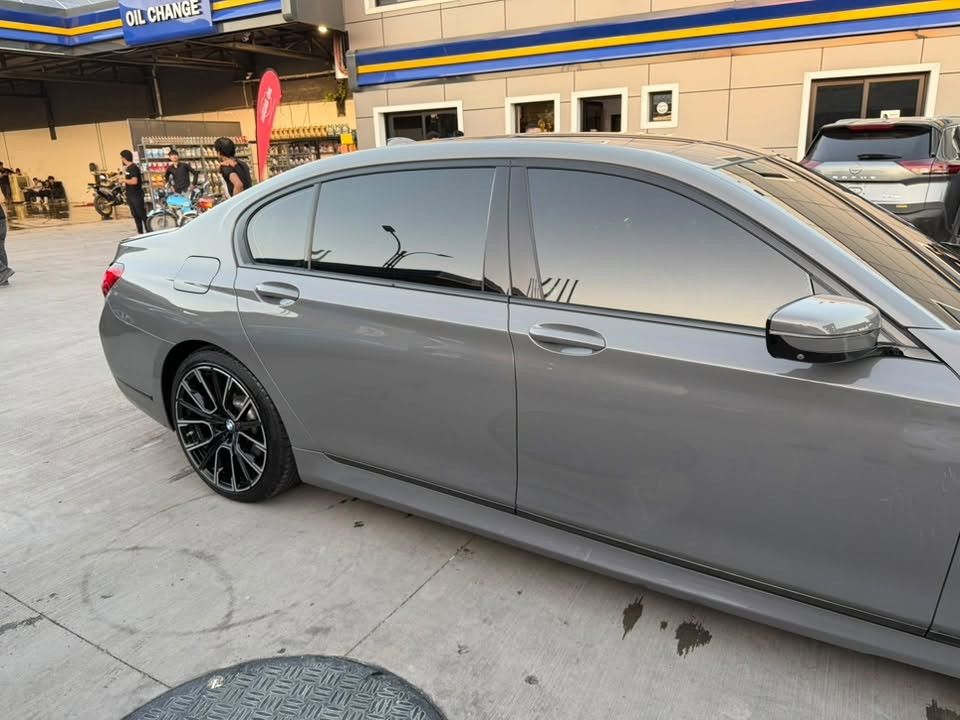 بي ام دبليو BMW 740i
نسخة VIP ) فول مواصفات 1/1
اللون: إسمنتي صدفي
ماشية: 70 ألف ميل
محرك 3.0 TwinPower Turbo
بنزين كلين تايتل
فقط دعامية صبغ 
ايرباك سليم 
سنوية وهزه جديد مع باج تضليل 

تحويل مباشر باسم المشتري

المواصفات:
بانوراما
رادارات أمامية وجانبية وخلفية
5 كاميرات
نظام ركن آلي
قيادة ذاتية
داتا شو
أبواب وصندوق شفط
كشنات ديزاينو
جميع الكراسي مساج، تدفئة، تبريد وخزن وضعيات
حساسات 360 درجة
تشغيل عن بعد
بصمة
مرايات رادار
لايتات زينون متحركة مع الستيرن
ويل قياس 20 إنج وكالة
ألوان داخلية متغيرة
أوضاع قيادة Sport / Eco / Comfort
تحكم ستيرن
Auto Stop
إنارة داخلية LED متعددة الألوان
نظام تعليق هيدروليكي (الجكات تصعد وتنزل)
شاحن لاسلكي
الداخلية:
داخلية قرميدي جملي 

حالة السيارة:
حادث فقط دعامية امامية بدون ايرباك سيارة كلين 
من المحرك إلى الهيكل بحالة ممتازة

رقم صاحب سيارة
***********
