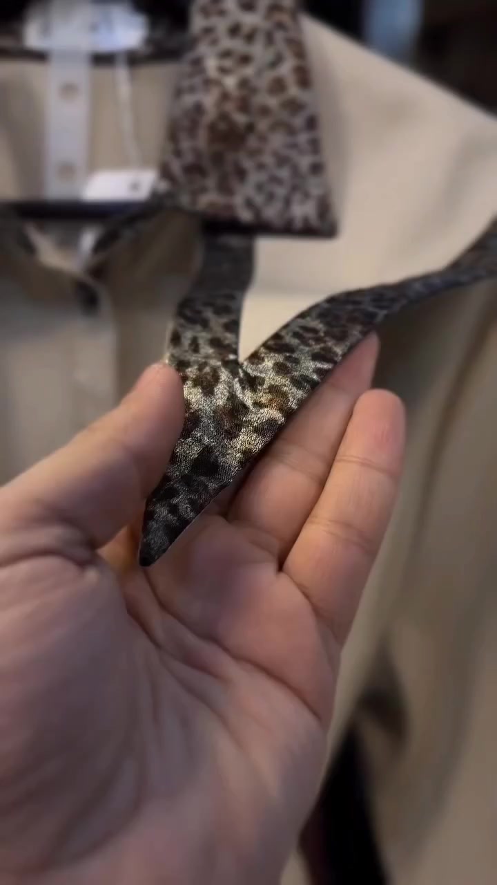 أناقة النمري بطريقة راقية 🐆✨
فستان نمري ثقيل بتصميم مميز يجمع بين الفخامة والجرأة، مناسب للإطلالات اليومية والمناسبات البسيطة.
متوفر بعدة ألوان جذابة تناسب كل الأذواق 🤍🖤
💰 السعر: 28,000 د.ع
الكمية محدودة، احجزي قطعتك قبل النفاد ✨
للطلب مراسلتنا على الخاص 📩

#اكسبلور #ملابس_نسائيه #explore #ملابس #trend


**إذا كنت صاحب هذا الإعلان وتريد حذفه لأي سبب، رجاءا أرسل رسالة إلى الدعم الفني**