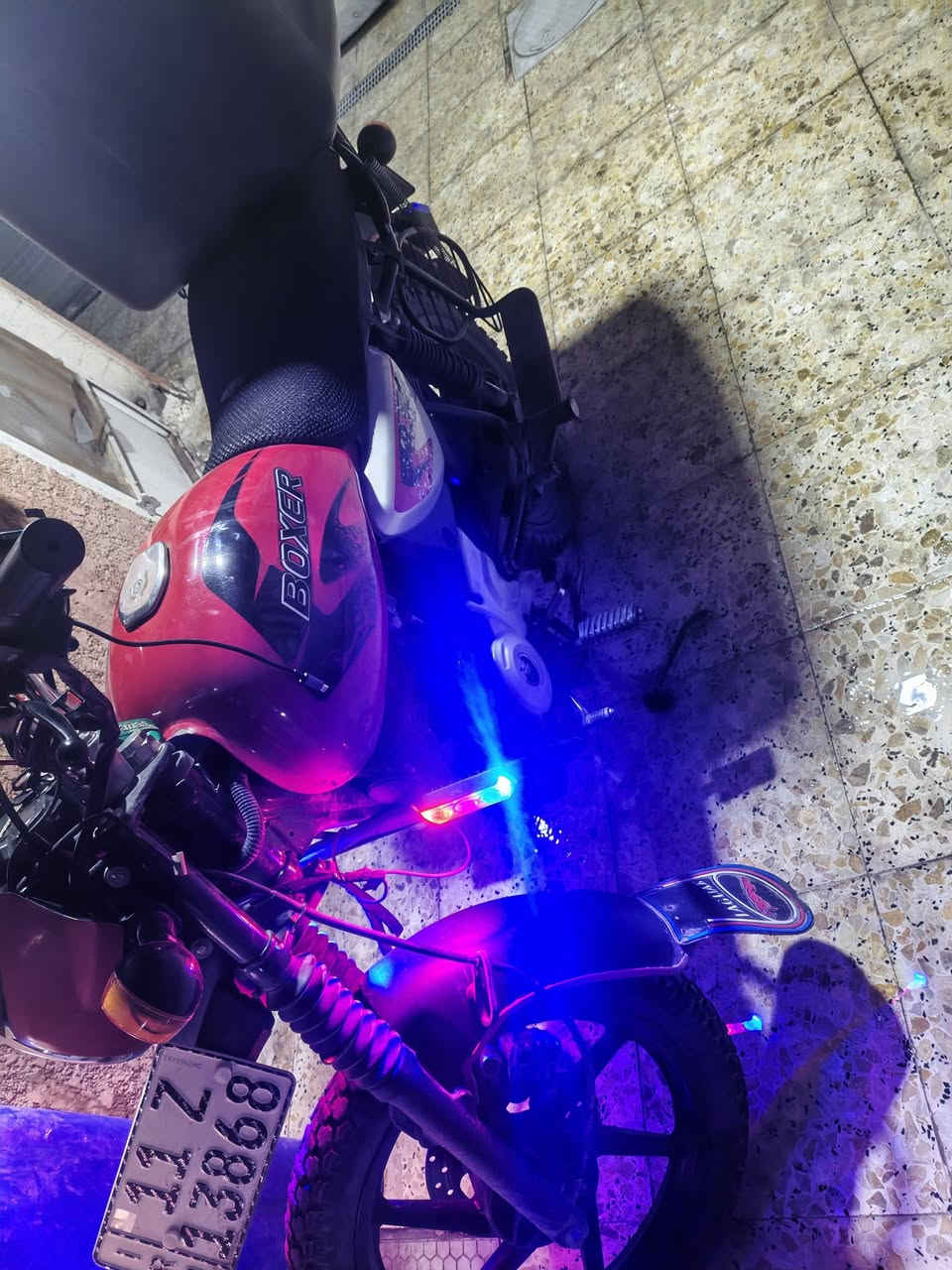 بوكسر 23 جبلي رقم بغداد  ميكنة مفتوحه اكفلها من التنقيص والتبخير دراجه كلشي كامل بيها عدا الصندوك 

ب2400 
مكاني نهاية حي اور 
***********
