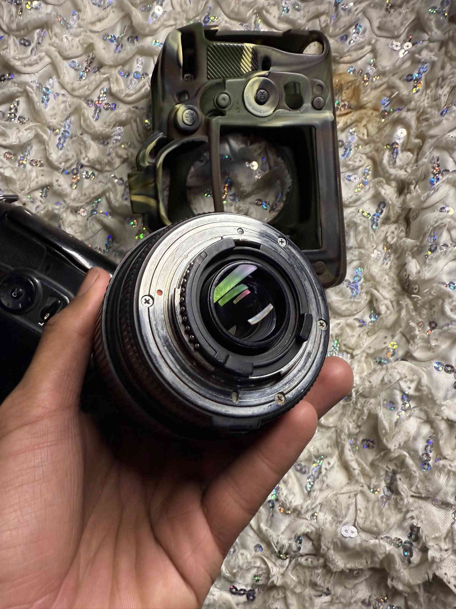 نيكون 7000Dنضيفه كلش وياها عدستين 18-55ولثانيه 70-300يشتغل فوكس بطاريتين رام شاحنه جنطه تحويله حزام  جيلاتين  سعر 450وبيها مجال مكاني نجف توصيل ماعندي *********** لاستفسار
