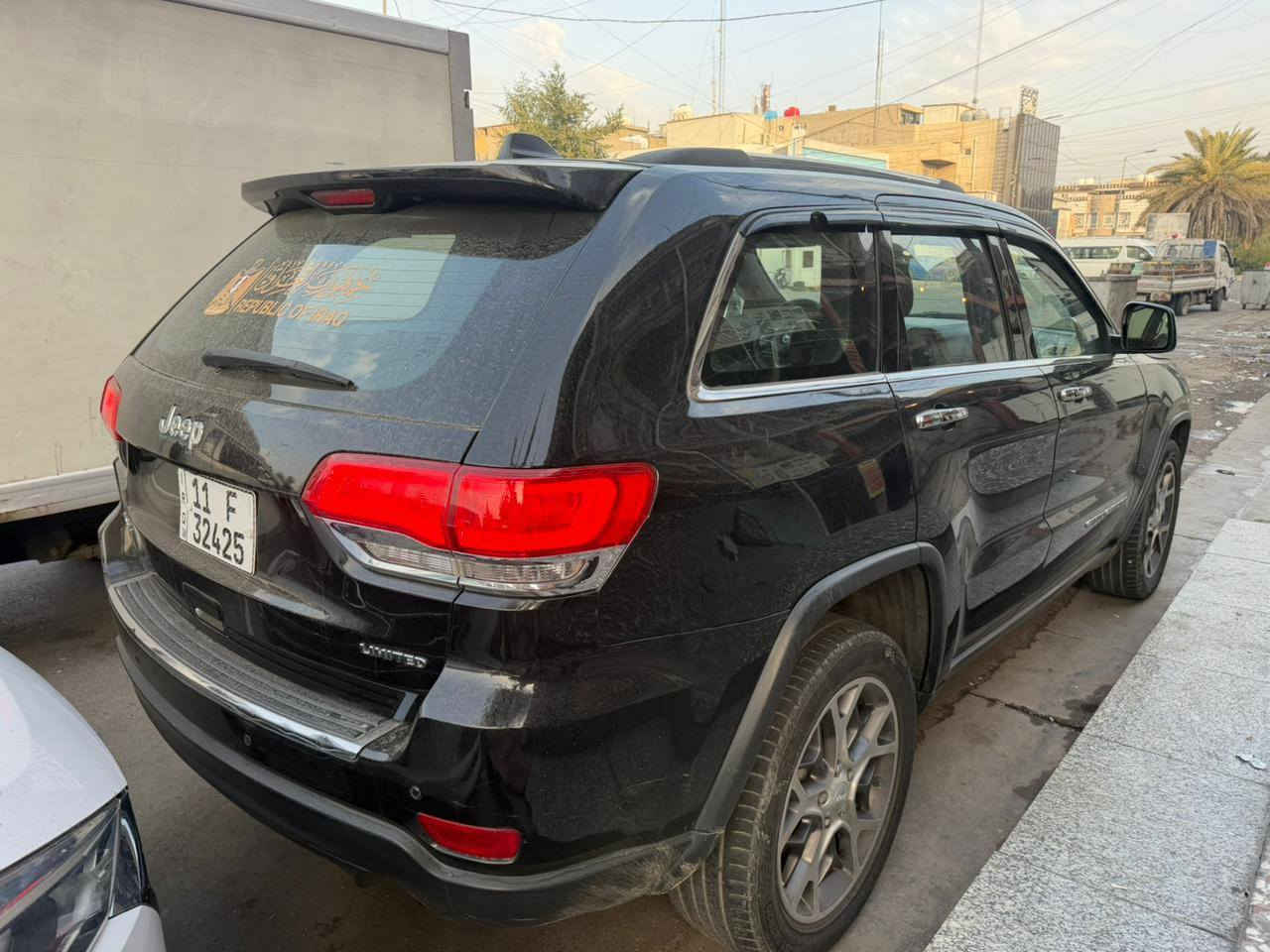 السلام عليكم جيب شيروكي 2018  مواصفات فول عده الفتحه ماشيه ٨٨ الف  وارد أمريكي خمس قطع صبغ بدون دواخل بدون ايرباك سيارة هزه جديده سنويه جديده كامله بدون اي نقص ***********
