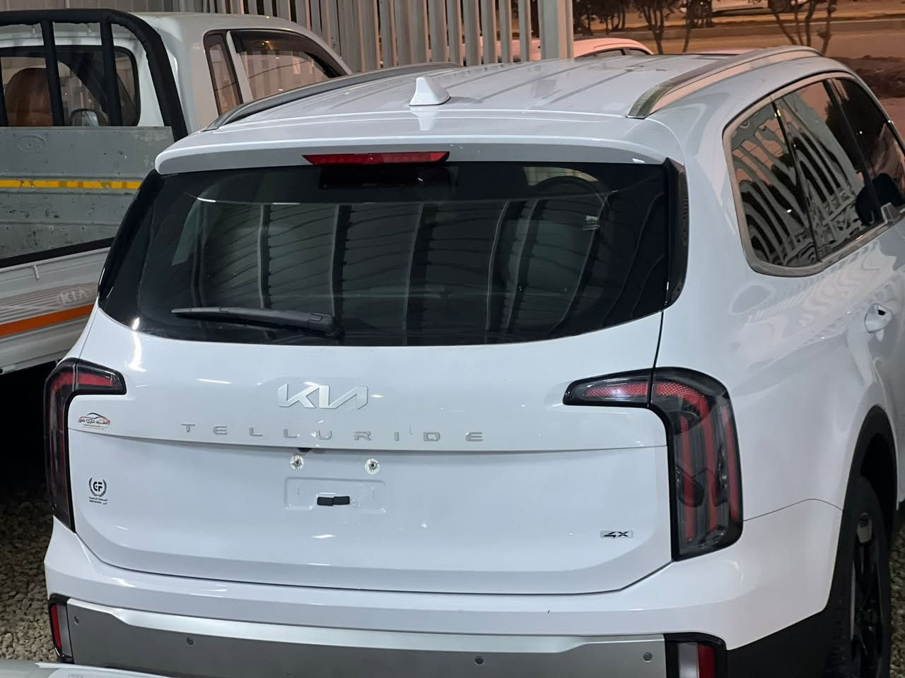 السلام عليكم : كيا تلورايد موديل 2024 لون ابيض كتاب شهداء مرقم كامل بابل ، مواصفات السيارة فول ١/١
- شاشة كبيرة 
- بانوراما
- اضائة ليد
- حساسات امامية خلفية 
-تدفئه تبريد بالكراسي 
- تدفئة ستيرن 
- كشنات جلد
-تشغيل عن بعد
- جنطة كهرباء
-دخول ذكي 
-وغيرها مو مواصفات نسخة الفول ، حادث سياره تقرير غرق شغاله وماشيه من وهي بأمريكا يعني كلش بسيط المي بيها
للتواصل ***********
