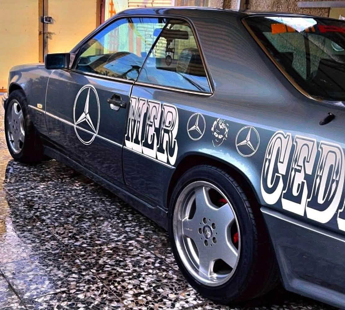 سلام عليكم..
دب كوبيه محرك 300 CE موديل 1987 

محرك جديد كير جديد 

ويل AMG

صالنصات رياضيه بلاديهAMG 

للبيع بـ70 وبيهه مجال 

هذا رقمي ***********
