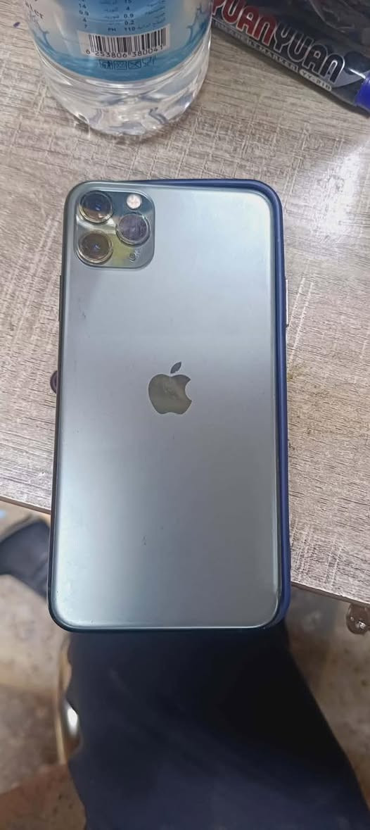 سلام عليكم 
ايفون 11برو ماكس ذاكره ٢٥٦
مبدل شاشه اصلية وكاله بطاريه ٧٣
السعر 250مكاني نجف 
لتواصل واتساب ***********
