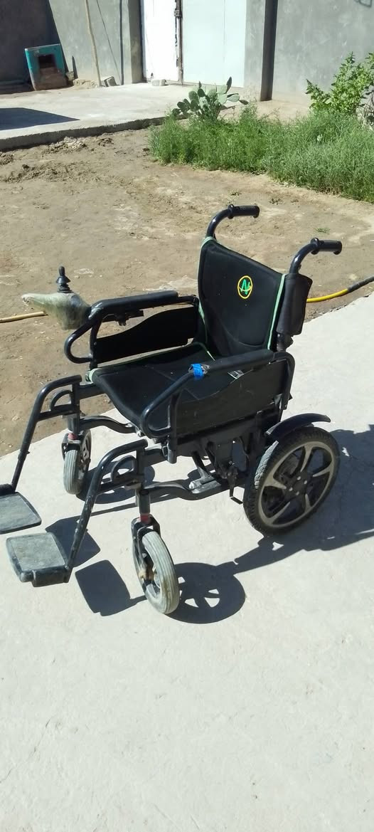 السلام عليكم  
للبيع كرسي كهربائي لذوي الاحتياجات الخاصة مستعمل مدة قليله،، مكاني الديوانية قضاء الدغارة،، للأستفسار الأتصال علىٰ الرقم ***********،، واتساب
