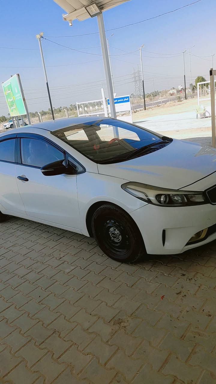 سلام عليكم سيراتو 2017 مكانه نجف
سياره احله من الصوره  تريد وكاله او تحويل 
السعر 128 وبيه مجال بسيط  بيه بارد مكانين بسيط 
شاشه  حساس خلفي 
عداد كروز مثبت سرعه  ماشيه 140 حقيقي شرط دك جرص 
كشنات جلد   تحكم ستيرن جهتين  
رقم  ***********  واتساب موجود
