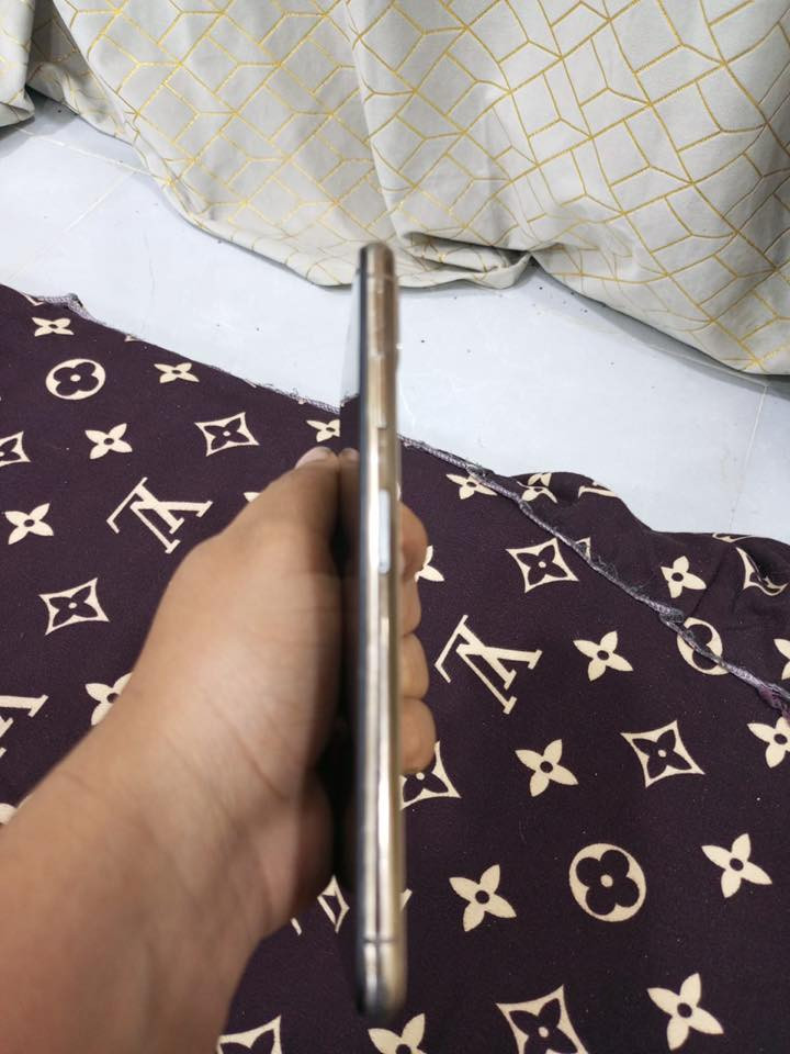 سلام عليكم تلفون آيفون اكس إس ماكس ذاكره ٢٥٦ بطاريه مبدله جديده١٠٠  شاشه مبدله  مال تفصيخ سعره ١٥٠ بيه مجال ***********
