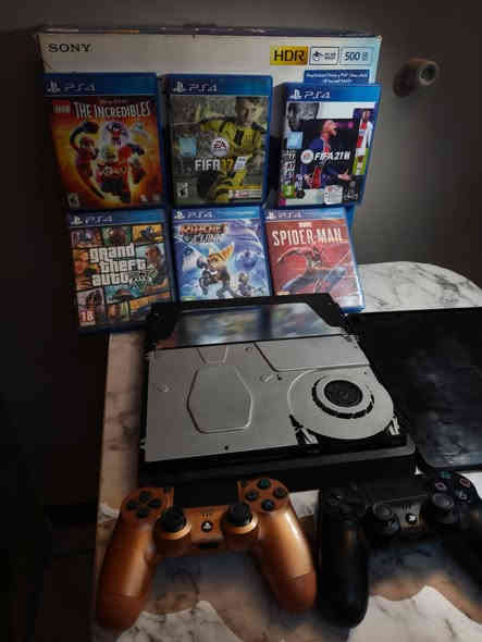 سلام عليكم
بلـي 4 سلم شـغال للبـيـع 

بلي اخو الجديد مامفتوح ولا مصلح ولنضافة كدام *عيـنگ* 🔥

يجي وياه جويستك 1 اصلي مال جهاز *نـفـسـه* + 1 *تجاري* و بي خلل ب مربع فقط باقي كله شغال

  موجوده سيديات الي اتشوفوها بالصورة *6* 
 *1* گراند V 
 *2* سبايدر مان  
 *3* فيفا 21 
 *4* فيفا  17 
 *5* ليغو 
 *6* راتشد قصة   
* السيديات ماتجي ويا الجهاز اذا نفس السعر اذا مع الجهاز يختلف السعر
السعر 250 وبي مجال  
واتساب *********** * 
اتصال  *********** *
