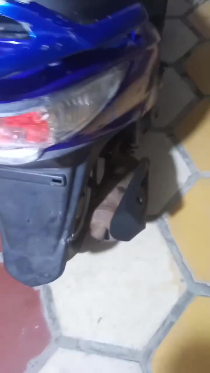 سلام عليكم اقره المنشور جي فور للبيع دراجه جاهزه كلش  دراجه توه مجفته صاله سبوع  توه علكت ولف فقط  مسويله ادامه كله بريك خلفي امامي جديد واير بريك جديد واقيات جديده باتري جديد قفل جنطه قفل بانزين قفل ستيرن كله شغال كهربايات كله شغاله لايت عالي ناصي اشاير بك لايت صطاب بريك كله شغال رون كيلو متر كيج بانزين كله شغال جنطه ام سبرنك تفحه بسويج تصعد وحده بلاد دراجه متعوب عليه حت كفرات تبريد المكينه توني شادهن مالحاويه فقط علكت ولف لاتنقيص لاتبخير ولانضوح وكلشي ذكرت بلمنشور رايده 350 وبيه مجال قليل كلش شراي بلخدمه موشراي اعبر المنشور وكلشي موجود بسوك مكاني ناصريه مركز قرب جسر ابراهيم الخليل *********** ابيع كوم حديد فقط اتكفل سرقه وبلخدمه
