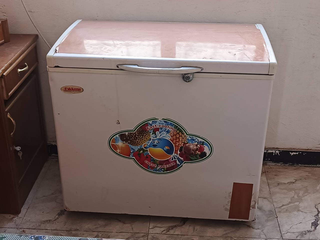 سلام عليكم كاونتر مترين ونص فقط كاونتر +مجمده ب ١٥٠ الف شرط التجميد +ثلاجه ب ٢٠٠ وبيهامجال +غرفه جديده صار شهرين من اشتريناها بعتها لوك #بمليون_و٢٥٠ الشراي يجي خاص او يتصل ***********
