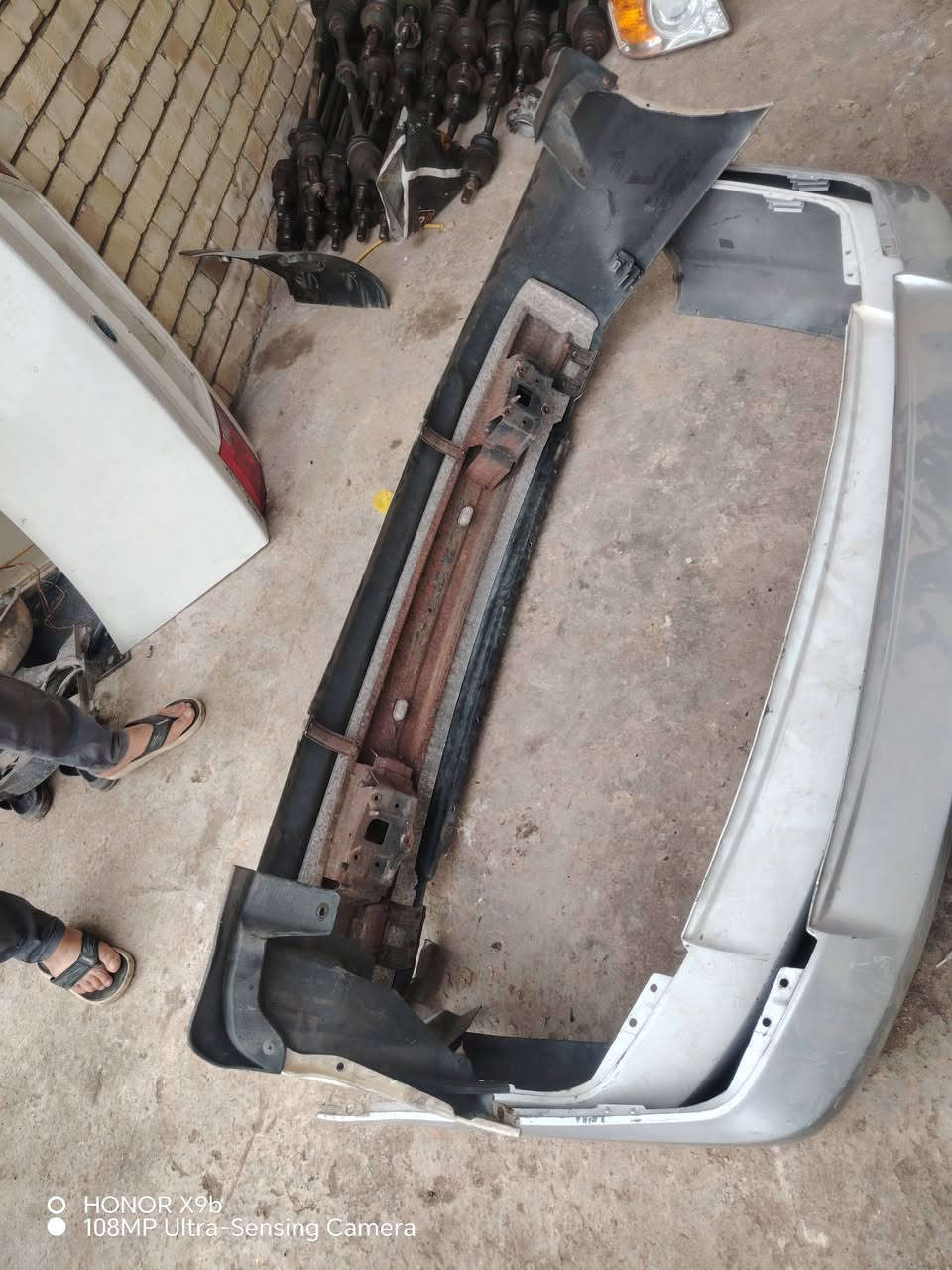 السلام عليكم وصول دعاميه خلفي فيرنا جديد كوري وحاويه موجود ه‍‍/‍‍***********
