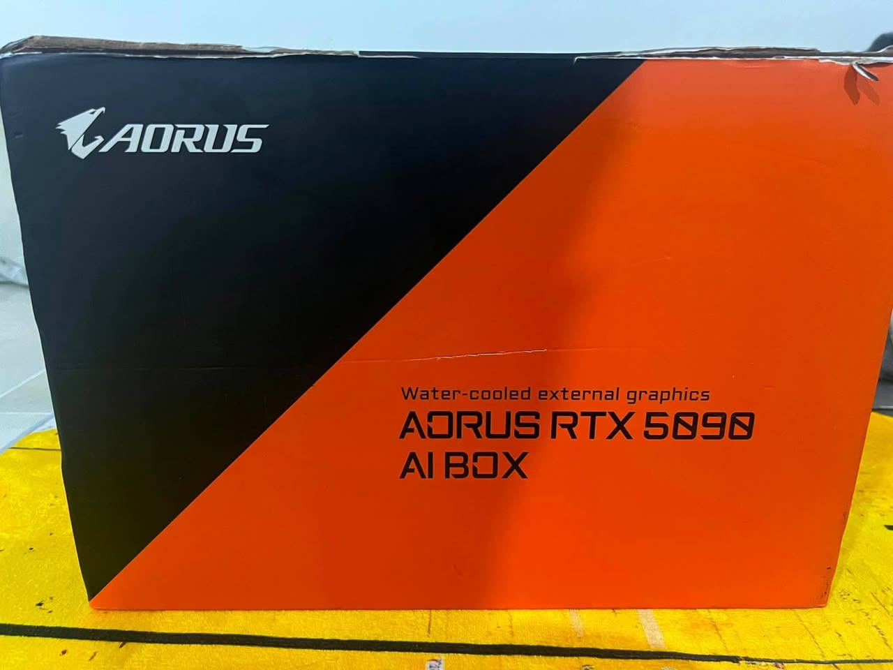 Rtx 5090 Ai box
بە هەردو زمان
لغە العربیة
کوردی :
 العربیة :

First :
🇹🇯 کوردی

بۆ فرۆشتن

گرافیک کارت 5090 یەکەم بەهێزترین گرافیک کارت
 لەتەواوی دنیادا ✔️

  تازەیە ئاگادار بە
  تەنها هەڵچڕاوە و تاقی کراوەتەوە 5خولەکیش ئیشی نەکردوە زەمانەتی تەواوی هەیە
زانیاری تاواو:

AORUS RTX 5090 AI BOX (eGPU)

ئەمە eGPU ـە، واتە کارت گرافیکێکی دەرەکییە کە بۆ لەپتۆپ یان کۆمپیوتەرەکانی هەبوونی Thunderbolt 5 دروست کراوە. ناوەوەی GeForce RTX 5090 32GB GDDR7 هەیە و پاوەرسەپڵای 850W 80+ Gold لەگەڵ خۆیدا هەیە، بۆیە پێویستت بە پاوەرسەپڵای دیکە نییە.

قوەتێ زیاد لەحەدی هەیە ماڵتان ئاوابێ 8k سەپۆڕت ئەکات😂

تایبەتمەندییەکان:

RTX 5090 32GB GDDR7

سیستەمی ساردکردنەوەی ئاوی (Water Cooling)

Thunderbolt 5

850W 80+ Gold PSU

3 × DisplayPort + 1 × HDMI

پشتگیری تا 8K (7680×4320) 

گونجاو بۆ Gaming، AI، 3D Design، Video Editing و Rendering.

هەموو شتەکانی ناو کارتۆنەکە لەگەڵیدان و تازەیە

بۆ زانیاری زیاتر یان نرخ، نامەم بۆ بنێرن.

ڕەقەم مۆبایڵ : 
***********

ناونیشان پێنجوێن و هەولێر  ✔️

🇸🇦 العربية

لغە العربیة

للبيع

AORUS RTX 5090 AI BOX (eGPU)

الجهاز جديد، تم فتحه فقط للتجربة، ولم يعمل سوى حوالي 5 دقائق. حالته ممتازة ويأتي مع الضمان الكامل.

جهاز كرت شاشة خارجي (eGPU) يحتوي على GeForce RTX 5090 32GB GDDR7، مخصص لأجهزة اللابتوب أو الكمبيوتر التي تدعم Thunderbolt 5. يأتي مع مزود طاقة مدمج 850W 80+ Gold ونظام تبريد مائي احترافي.

المواصفات:

RTX 5090 بسعة 32GB GDDR7

تبريد مائي

Thunderbolt 5

مزود طاقة 850W 80+ Gold

3 منافذ DisplayPort + منفذ HDMI

يدعم دقة 8K (7680×4320)

مناسب للألعاب، الذكاء الاصطناعي، المونتاج، التصميم ثلاثي الأبعاد، والرندرة.

الجهاز كامل مع الكرتون وجميع الملحقات، وحالته ممتازة.

السعر أقل من جميع أسعار السوق، وأقل بكثير من السعر الرسمي الذي حددته الشركة. إذا كنت تبحث عن أفضل سعر، فهذه فرصة ممتازة. للشراء أو الاستفسار، يرجى إرسال رسالة خاصة.

 محافەزە:  اربیل 

*********** ڕقم تلیفون
