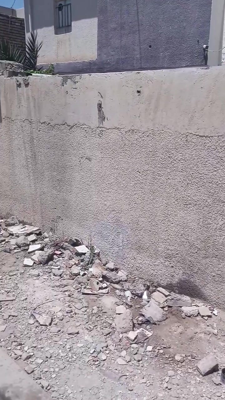 السلام عليكم الدار للبيع جسر ديالى القديم جامع طه 
البيت طابقين عدد غرف 4 مساحته 200متر مربع ركن 
السعر 140وبي مجال ***********
يوجد واتساب
